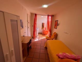 Location Studio  Calle capuchinas 8. Estudio para estudiantes frente a catedral