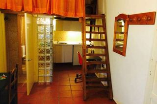 Miete Studiowohnung in Calle capuchinas 8. Estudio interior de doble altura para estudiantes