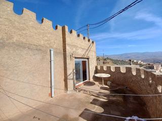 Casa a Abla. Se vende casa con cochera en abla