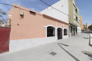 Casa a Barrio Alto - San Félix. Venta de casa en carretera ronda