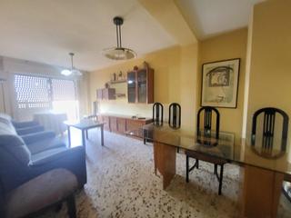 Appartement en San Luis. Se vende piso de 3 habitaciones en barrio san luis