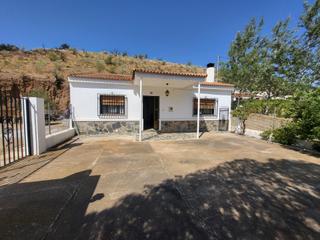 Chalet en Huéneja. Se vende casa con parcela en la huertezuela