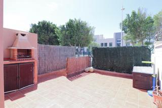 Maison jumele en El Toyo. Oportunidad! casa de planta baja adosada en residencial del toyo