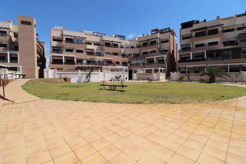 Foto 8cc3d91d-9fef-4a5f-825d-2982cc4e10a4. Casa adossada amb aparcament piscina a El Toyo Almería