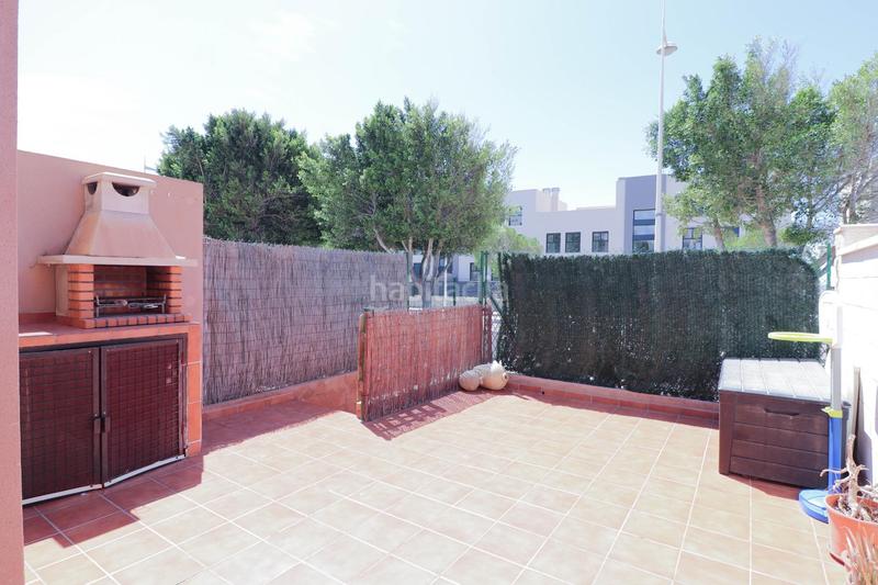 Foto c14ff383-26e7-4ac8-9005-d2ef41d389df. Casa adossada amb aparcament piscina a El Toyo Almería