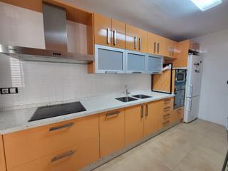 Appartement à Viator. Se vende gran piso en viator de 3 habitaciones