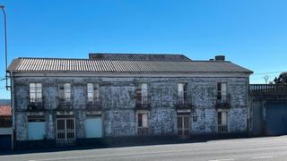 Maison à Carretera n vi campolongo 2. Venta conjunta de dos casas para rehabilitar en campolongo - pon