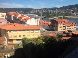 Maison jumelée à Rúa porto 15. Casa para restaurar en el centro de pontedeume