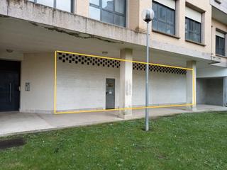 Local Comercial  Rúa diego sarmiento acuña. Local comercial sin acondicionar