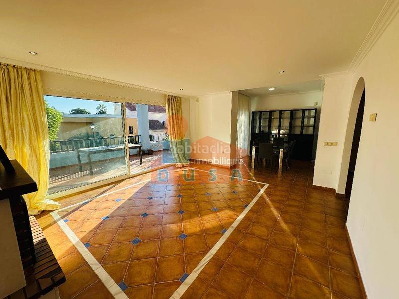 Foto 97de5cdd-f42e-409e-9d08-fe1217fe1401. Location maison avec parking piscine dans Los Naranjos Marbella