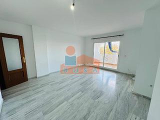 Piso en San Pedro de Alcántara Pueblo. Amplio apartamento en el centro con garaje