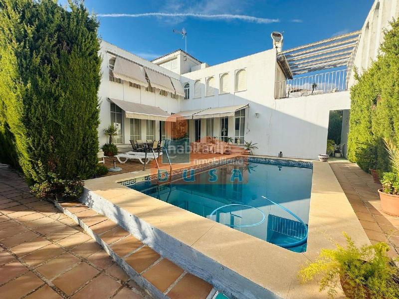 Foto 442a4f24-dff4-490d-beac-5b4ae40603d3. Chalet villa independiente con muchas opciones en Marbella