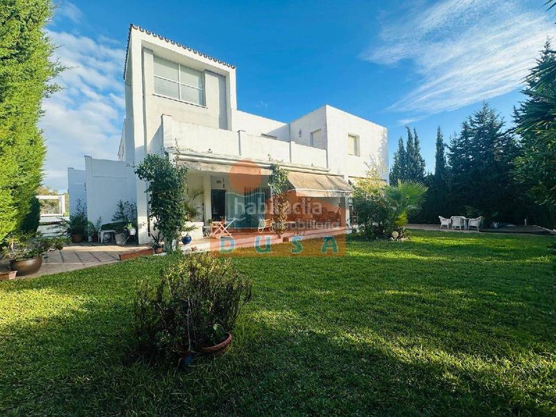 Foto 49290bc4-3c51-4e0c-b392-60b738738b03. Chalet villa independiente con muchas opciones en Marbella