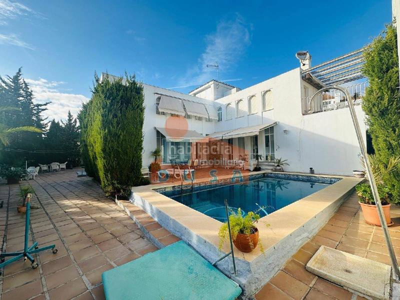 Foto 65949dec-81aa-4358-9047-98a5ec15b5cc. Chalet villa independiente con muchas opciones en Marbella