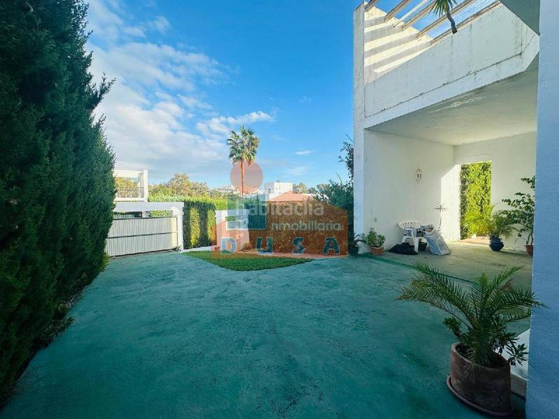 Foto 7bfe1543-eac7-4c46-8449-5e2f3f7f53b6. Chalet villa independiente con muchas opciones en Marbella