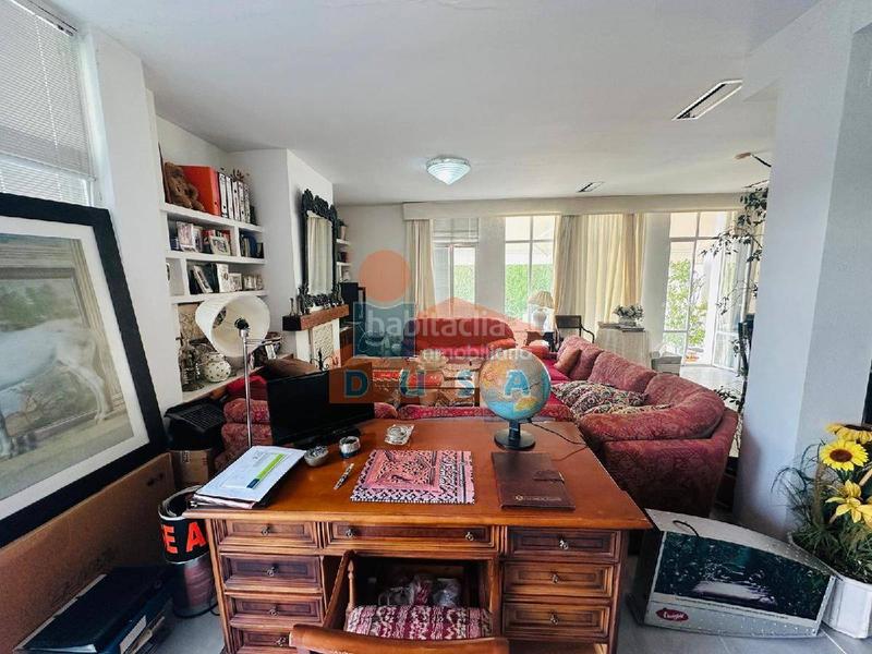 Foto d5a1ebd1-0aef-43c9-87d0-b1eb5693ead8. Chalet villa independiente con muchas opciones en Marbella