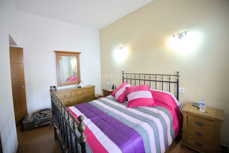 Foto 0e40e6db-3c6e-4723-814c-a9285918fe19. Casa adossada a Ugíjar