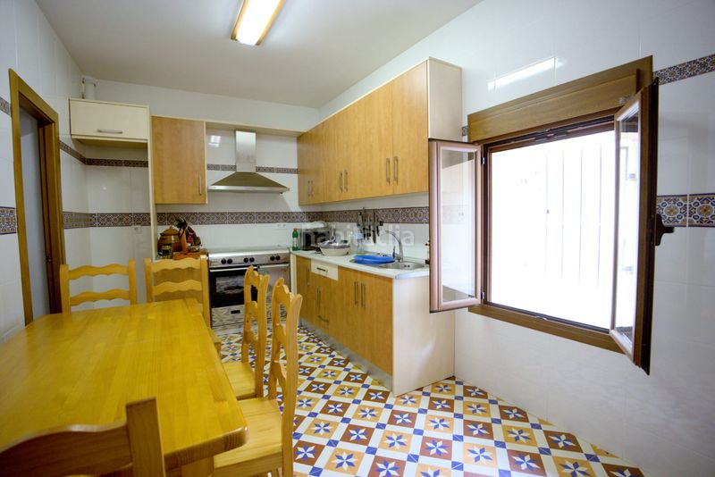 Foto efd9da55-0afa-4b0f-b0ed-92db74e9eb76. Casa adossada a Ugíjar