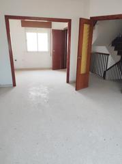 Casa adossada a Santo Domingo. Se vende casa adosada tipo triplex en santo domingo