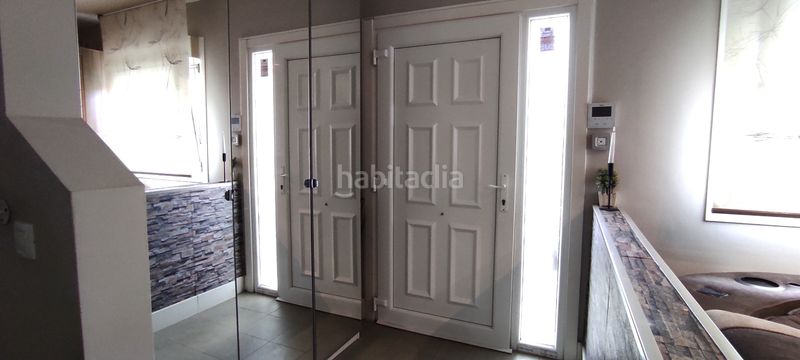 Foto a090cdd0-48ef-4d84-bdec-6786f90939b2. Casa aparellada amb calefacció aparcament a Mioño-Santullán Castro - Urdiales