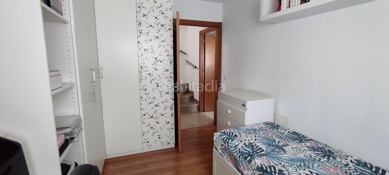 Foto ceb3ac40-8ac0-4a71-8f5b-0e0d67c3a059. Casa aparellada amb calefacció aparcament a Mioño-Santullán Castro - Urdiales