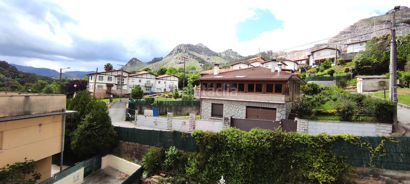 Foto dc29ef5b-3f6e-4785-8785-5505831b0637. Casa aparellada amb calefacció aparcament a Mioño-Santullán Castro - Urdiales
