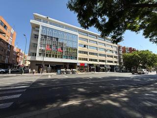 Aparcament cotxe  Calle calle de luis montoto. Tres plazas de garaje en venta en edificio cristal  zona luis mo