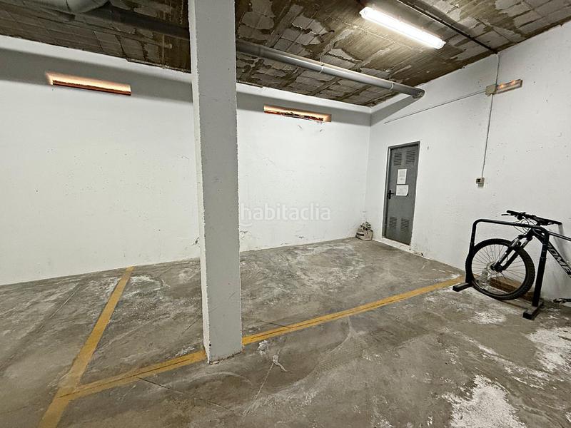 Foto 3e512e84-c015-48eb-9e7e-b6f1e3d28ed2. Parking voiture dans Feria Sevilla