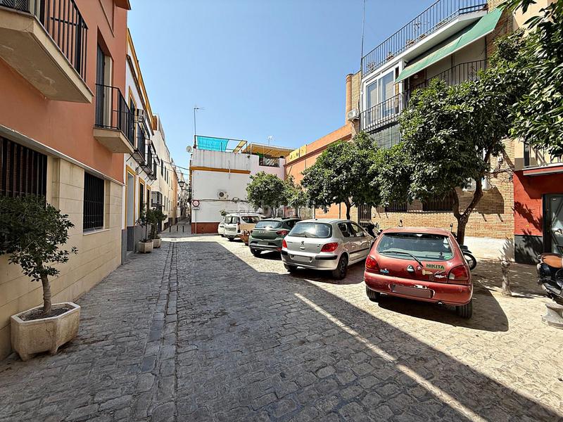 Foto 6fdef6f0-d95b-47f3-973f-d066d74dca1b. Parking voiture dans Feria Sevilla