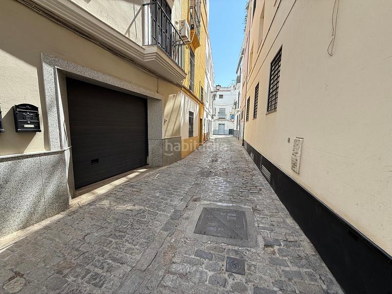 Foto dd37606a-e30c-4169-bfad-493380de9176. Parking voiture dans Feria Sevilla