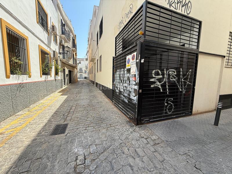 Foto eb771346-fde1-4c1f-a3ce-c9a37a2b5eaa. Parking voiture dans Feria Sevilla