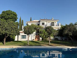 Chalet  Calle romero 3. Chalet independiente con piscina y amplias zonas exteriores en a