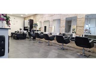 Transfer Business premise in As Travesas - Balaidos. Traspaso y alquiler de espectacular peluquería reformada