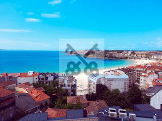 Attique en Sanxenxo Pueblo. Vive en el lujo del corazn de sanxenxo con vistas inolvidables!