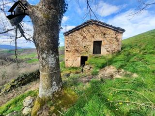 Masia a Selaya. Venta de dos cabañas independientes con finca privada en selaya