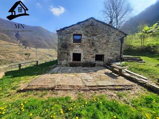 Masia a Vega de Pas. Majestuosa cabaña rural con finca en vega de pas