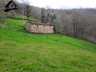 Masia a San Pedro del Romeral. Conjunto de 2 cabañas pasiegas y finca en san pedro del romeral