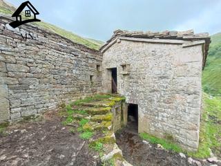 Masia a Vega de Pas. Cabaña pasiega con finca en vega de pas