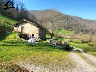 Mas à Vega de Pas. Venta de cabaña rural con finca en vega de pas