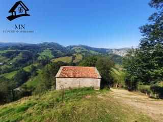 Masia a San Roque de Riomiera. Conjunto de 3 cabañas pasiegas zona san roque de riomiera