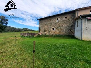Bauernhof in Saro. Venta de dos cabañas para rehabilitar y fincas en saro