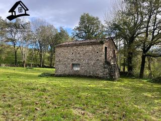 Masia a Villacarriedo. Cabaña pasiega en villacarriedo