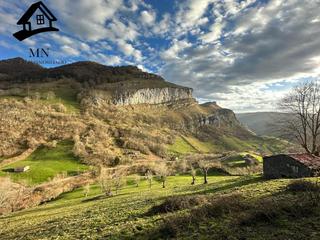 Masia a San Roque de Riomiera. Conjunto de 4 cabañas pasiegas zona san roque de riomiera