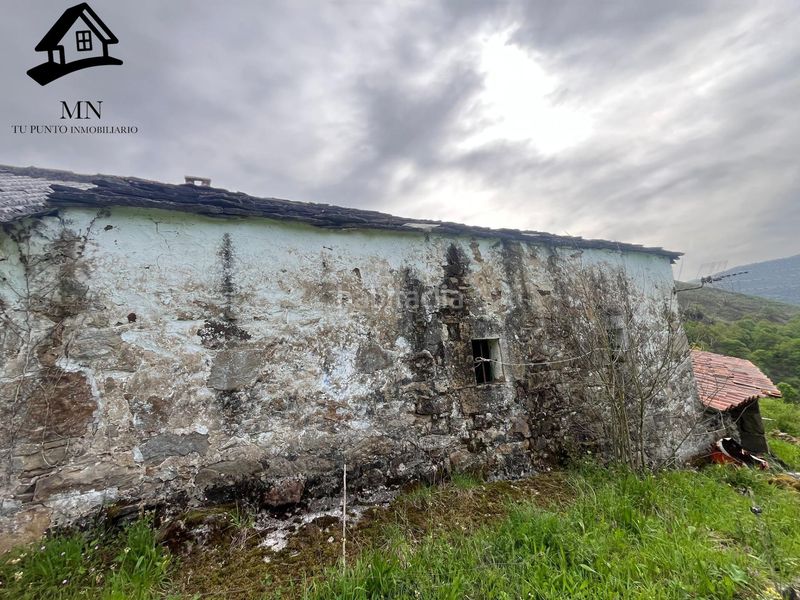 Foto f0c6d833-f47b-4daf-95ef-3567a2117d6f. Masia a Luena