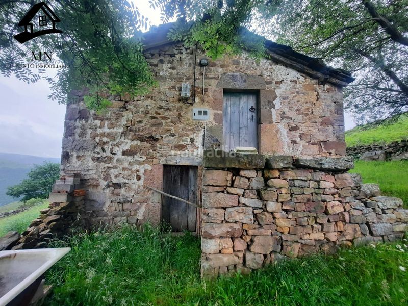Foto f260ef5d-ca71-483a-a336-731acdb7844b. Masia a Vega de Pas