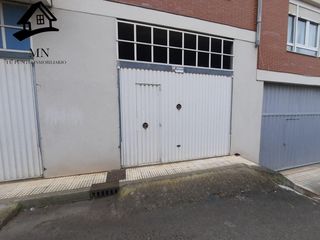 Business premise in Selaya. Localalmacén de 36 m2 ideal como garaje cerrado en pleno centro