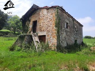 Bauernhof in Selaya. Imponente cabaña pasiega de piedra para reformar junto al centro