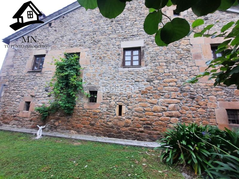 Foto b341ece1-bdf1-44e7-84ca-56ad6c1d3e47. Masia amb aparcament a Villacarriedo