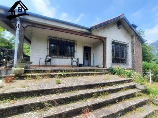 Haus in Puente Viesgo. Casona independiente con gran finca llana de 4.400 m2 en puente