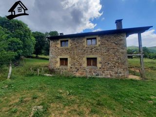 Mas à Vega de Pas. Exclusivo conjunto pasiego en yera 2 cabañas tradicionales una c